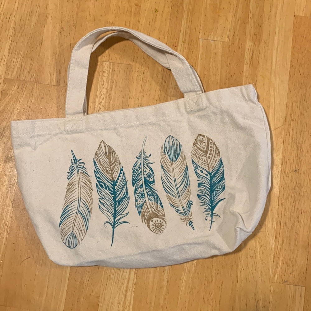 No brand feather tote